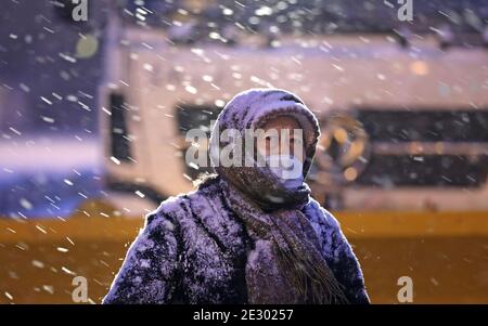Beijing, China's Liaoning Province. 15th Jan, 2021. A pedestrian waits for traffic light in snow in Shenyang, northeast China's Liaoning Province, Jan. 15, 2021. Credit: Yao Jianfeng/Xinhua/Alamy Live News Stock Photo
