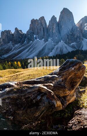 View of the trail to the Glatschalm in autumn. Funes Valley, Dolomites Alps, Trentino Alto Adige, Italy. Stock Photo