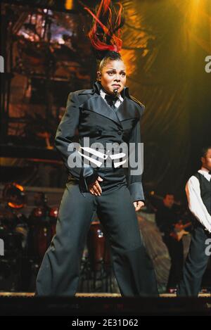 Janet Jackson in concert at the Birmingham NEC Arena, Birmingham, UK. 29th May 1998 Stock Photo