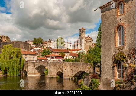 Clisson and its bridge crossing the  Sèvre Nantaise Stock Photo