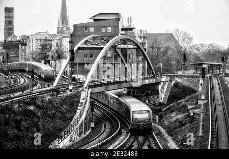 Berlin, Germany. 26th Jan, 2020. An S-Bahn of line S 75 Wartenberg passes under a steel arch bridge near Ostkreuz station. Credit: Soeren Stache/dpa-Zentralbild/ZB/dpa/Alamy Live News Stock Photo