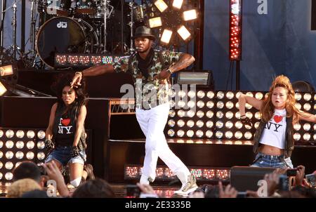 Singer Usher performs on GMA's Concert Series at Rumsey Playfield in New York City, NY, USA on August 20, 2010. Photo by Donna Ward/ABACAPRESS.COM Stock Photo