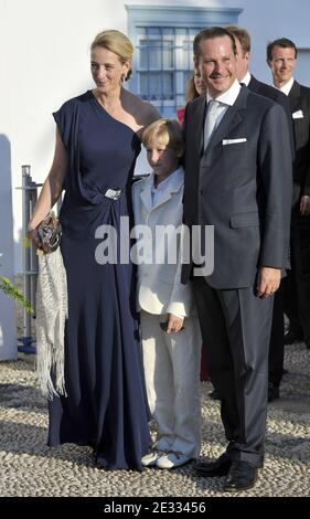 Princess Alexandra of Sayn-Wittgenstein-Berleburg, her son and her husband Jefferson-Friedrich Volker Benjamin Earl of Pfeil and Klein-Ellguth attending the wedding of Prince Nikolaos of Greece and Tatiana Blatnik at the Orthodox Church of Ayios Nikolaos (Saint Nikolaos) on Spetses Island, Greece on August 25, 2010. Photo by Christophe Guibbaud/ABACAPRESS.COM Stock Photo