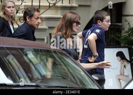Exclusive. French president Nicolas Sarkozy with his wife Carla Bruni-Sarkozy and his son Louis arriving at the french restaurant Amaranth in New York, NY on September 18, 2010. Photo by Guerin-Taamallah/ABACAPRESS.COM Stock Photo