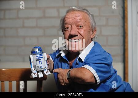 British dwarf actor Kenny Baker (Kenneth George Baker), also known as the man inside R2-D2 in the popular Star Wars film series, attends a portrait session at the Kantina Restaurant, during the Paris Manga event, on September 18, 2010 in Paris, France. Photo by Nicolas Genin/ABACAPRESS.COM Stock Photo