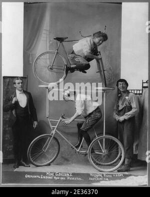 Mae Gordon's original insane moving pedestal Stock Photo