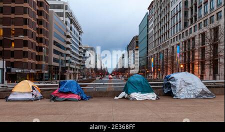 Washington, DC, USA 16 January, 2021.  Pictured: A small encampment of the unhoused community in West End, over the K Street underpass.  Washington has one of the highest rates of homelessness in the United States and it is on the rise.  Currently, 84,000 households in the District of Columbia are unable to afford low-cost housing.  Many city policies, like regular clearing of encampments, only worsen the problem of homelessness.  Credit: Allison C Bailey/Alamy Live News Stock Photo