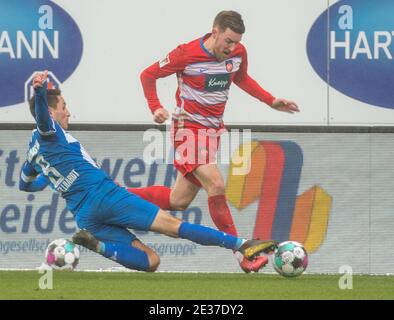Heidenheim, Germany. 17th Jan, 2021. Football: 2. Bundesliga, 1. FC Heidenheim - Darmstadt 98, Matchday 16 at Voith Arena. Heidenheim's Christian Kühlwetter and Darmstadt's Fabian Schnellhardt fight for the ball. Credit: Stefan Puchner/dpa - IMPORTANT NOTE: In accordance with the regulations of the DFL Deutsche Fußball Liga and/or the DFB Deutscher Fußball-Bund, it is prohibited to use or have used photographs taken in the stadium and/or of the match in the form of sequence pictures and/or video-like photo series./dpa/Alamy Live News