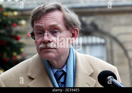 World Bank President Robert Zoellick answers the media outside the Elysee Palace after his meeting with French President Nicolas Sarkozy, in Paris, France on December 22, 2010. Photo by Stephane Lemouton/ABACAPRESS.COM Stock Photo