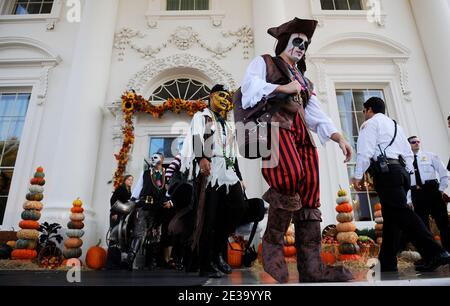 Performers in front of the North Portico of the White House, in Washington, DC, USA on October 31, 2010. US President Barack Obama and First Lady Michelle Obama will greet trick or treaters at the North Portico of the White House to celebrate Halloween. Photo by Olivier Douliery/ABACAPRESS.COM Stock Photo