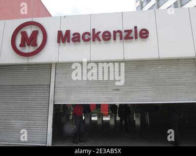 Sao Paulo, Sao Paulo, Brasil. 17th Jan, 2021. Sao Paulo (SP), 17/01/2021 - PROVA ENEM/ SP - Movimentacao na Universidade Presbiteriana Mackenzie local onde se realiza a prova no Enem, neste domingo Credit: Leco Viana/TheNEWS2/ZUMA Wire/Alamy Live News Stock Photo