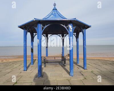 Sheerness, Kent, UK. 18th January, 2021. UK Weather: blue Monday in Sheerness, Kent - a cold day with some sunny spells. A blue seafront shelter on blue Monday. Credit: James Bell/Alamy Live News Stock Photo
