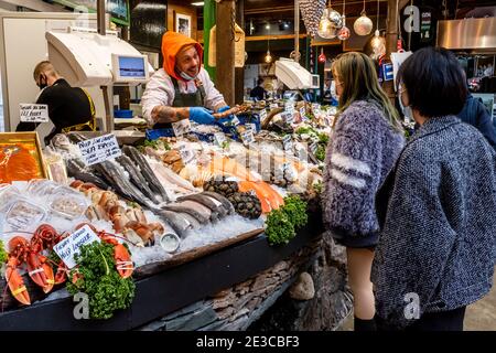 Young Asian Women Buying Seafood At Borough Market, London, UK. Stock Photo