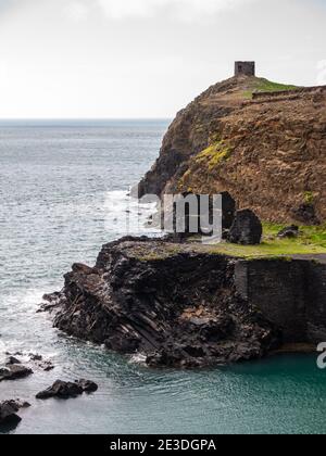 Old quarry buildings top the cliffs at Abereiddy in the Pembrokeshire Coast National Park, Wales. Stock Photo