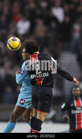 Sochaux's Carlao battles for the ball in air with PSG's Ceara during the French First League soccer match, Paris Saint-Germain vs Sochaux, France on January 18, 2009. PSG won 2-1. Photo by Henri Szwarc/Cameleon/ABACAPRESS.COM Stock Photo
