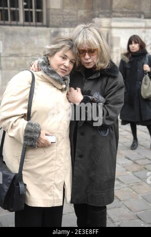 Mimi la femme de Carlos quitte l'eglise de Saint-Germain des pres apres une  messe en hommage a son mari le chanteur Carlos a Paris le 21 Janvier 2009.  Photo Antoine Cau/ABACAPRESS.COM Stock