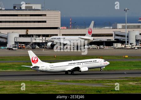 Japan Transocean Air, JTA, Boeing, B-737/400, JA8996, Take Off, Tokyo Haneda Airport, Tokyo, Japan