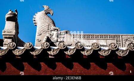 Montreal, Canada - January 5 2021: Delicate Decoration on Chinese style pavillon roof ridge in the Botanical Garden of Montreal Stock Photo