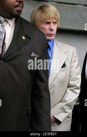 Jun 05, 2007; Los Angeles, CA, USA; Music producer PHIL SPECTOR leaves the courthouse with his wife RACHELLE SHORT at the Lana Clarkson murder trial at Los Angeles Superior Court in Los Angeles, California, June 5, 2007. Spector is accused of the murder of actress Lana Clarkson, who was found shot dead in Spector's home in 2003. Mandatory Credit: Photo by Jonathan Alcorn/ZUMA Press. ( © ) Copyright 2007 by Jonathan Alcorn Stock Photo