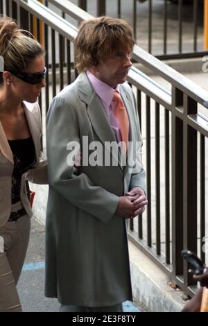 Los Angeles, CA, USA. 12th July, 2007. PHIL SPECTOR and his wife RACHELLE SHORT arrive at Spector's murder trial, Thursday, July 12, 2007, in Los Angeles. Spector is accused of the February 2003 fatal shooting of actress Lana Clarkson. Credit Image: © Jonathan Alcorn/ZUMA Press. © Copyright 2007 by Jonathan Alcorn Stock Photo