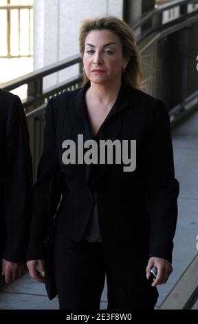 Jul 12, 2007 - Los Angeles, CA, USA - SARA CAPLAN, former attorney of music producer Phil Spector, arrives to testify for the prosecution at Spector's murder trial, Thursday, July 12, 2007, in Los Angeles. Caplan was ordered by a judge to testify of face jail time. A former lawyer for Phil Spector today relented and testified in the music producer's murder trial, where she told the jury that she saw a top a defense scientist pick up an object at the death scene. 'A day after the state's top court denied her final appeal to stay off the stand, Sara Caplan told jurors that she saw famed forensi Stock Photo