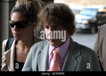 Los Angeles, CA, USA. 12th July, 2007. PHIL SPECTOR and his wife RACHELLE SHORT arrive at Spector's murder trial, Thursday, July 12, 2007, in Los Angeles. Spector is accused of the February 2003 fatal shooting of actress Lana Clarkson. Credit Image: © Jonathan Alcorn/ZUMA Press. © Copyright 2007 by Jonathan Alcorn Stock Photo