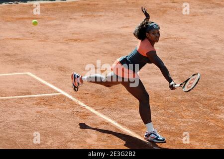 USA's Serena Williams defeats, 6-1, 6-2, Canada's Aleksandra Wozniak in their Fourth round of the of the French Open tennis at the Roland Garros stadium in Paris, France on June 1, 2009. Photo by Henri Szwarc/ABACAPRESS.COM Stock Photo