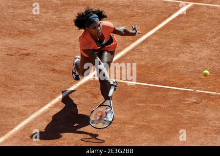 USA's Serena Williams defeats, 6-1, 6-2, Canada's Aleksandra Wozniak in their Fourth round of the of the French Open tennis at the Roland Garros stadium in Paris, France on June 1, 2009. Photo by Henri Szwarc/ABACAPRESS.COM Stock Photo