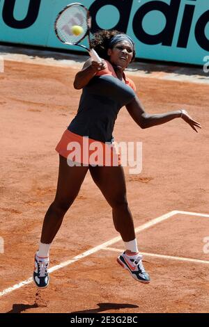 USA's Serena Williams defeats, 6-1, 6-2, Canada's Aleksandra Wozniak in their Fourth round of the of the French Open tennis at the Roland Garros stadium in Paris, France on June 1, 2009. Photo by Henri Szwarc/ABACAPRESS.COM Stock Photo