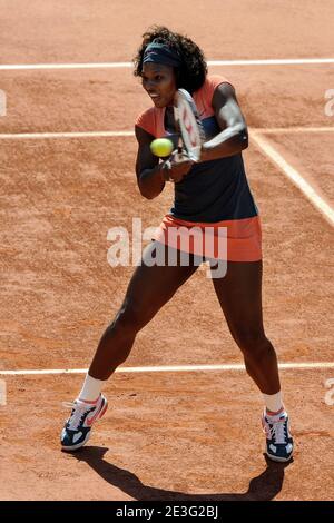 USA's Serena Williams defeats, 6-1, 6-2, Canada's Aleksandra Wozniak in their Fourth round of the of the French Open tennis at the Roland Garros stadium in Paris, France on June 1, 2009. Photo by Henri Szwarc/ABACAPRESS.COM Stock Photo