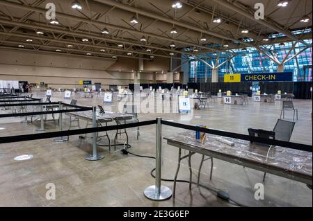 (210118) -- TORONTO, Jan. 18, 2021 (Xinhua) -- Photo taken on Jan. 18, 2021 shows the interior of a COVID-19 immunization clinic at the Metro Toronto Convention Center (MTCC) in Toronto, Ontario, Canada. Ontario's first proof-of-concept COVID-19 immunization clinic opened here on Monday to help develop a blueprint for how shots could be administered in non-medical settings. (The City of Toronto/Handout via Xinhua) Stock Photo