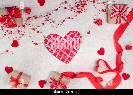 Border frame from red origami paper hearts on gray background. Valentine's  Day absctract. Symbol of love. Copy space, flat lay Stock Photo - Alamy