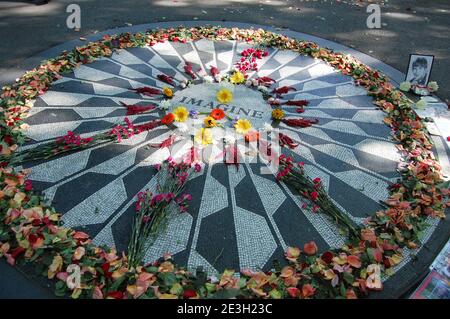 strawberry Fields Central Park Imagine in memory of John Lennon New York USA death died plaque flowers picture shot killed artwork design Imagine Stock Photo