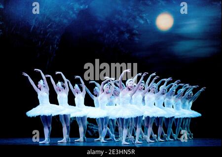Swan lake ballet hi-res stock photography and images - Page 2 - Alamy