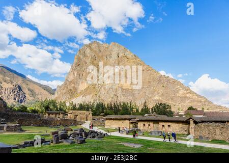 View of Pinkuylluna mountain and qullqas from Ollantaytambo, an Inca archaeological site in the Sacred Valley in Urubamba, Cusco Region, southern Peru Stock Photo