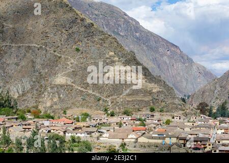 View of Pinkuylluna mountain and qullqas from Ollantaytambo, an Inca archaeological site in the Sacred Valley in Urubamba, Cusco Region, southern Peru Stock Photo