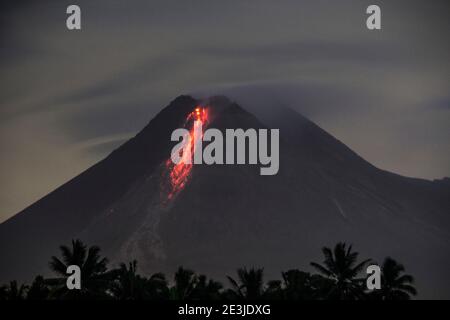 Sleman, Yogyakarta, Indonesia. 19th Jan, 2021. Burning red glowing lava emerges from the top of Mount Merapi in Sleman, Yogyakarta, Indonesia, Tuesday. The Geological Seismic Technology Research and Development Center (BPPTKG) reported that hot clouds of avalanches occurred at 02.27 WIB. Hot clouds were recorded on a seismogram with an amplitude of 60 mm, for 209 seconds at a distance of 1.8 km to the southwest of the Krasak-Boyong river. The safe distance is within a radius of 5 kilometers from the summit. Credit: Slamet Riyadi/ZUMA Wire/Alamy Live News Stock Photo