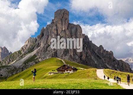 The Giau Pass (Italian: Passo di Giau) (Ladin: Jof de Giau) (el. 2236 m.) is a high mountain pass in the Dolomites in the province of Belluno in Italy Stock Photo