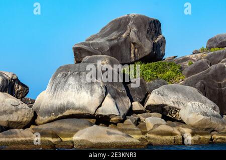 Huge granite rocks on island 9 (Ko Similan) of the tropical Similan Islands, Thailand. Stock Photo