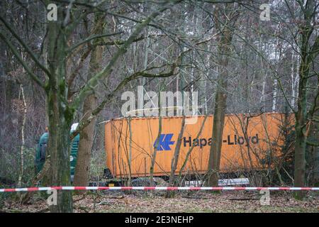 20 January 2021, Hessen, Offenbach: A truck's container stands crosswise under a damaged power pole on the side of Highway 661. It had crashed into the pole the day before, causing a lengthy closure of the important traffic link. According to police, the truck ripped away a foot of the 38-meter-high power pole on a high-voltage line. The vehicle is to be recovered and the pole secured in the course of the day. Photo: Frank Rumpenhorst/dpa Stock Photo