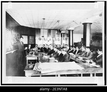 Marconi wireless school, New York. Students learning technicalities and engineering methods Stock Photo