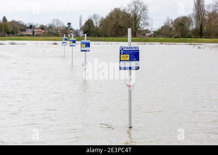 St Ives Cambridgeshire, UK. 20th Jan, 2021. The car park is under water at the Dolphin Hotel as the River Great Ouse has burst its banks and has flooded surrounding land as Storm Christof continues to bring heavy rain across the UK. Flood warnings are in place for the area and further rain is forecast. The river is likely to rise further in the next few days as water from upstream flows down. Credit: Julian Eales/Alamy Live News Stock Photo