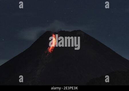 Yogyakarta, Indonesia. 19th Jan, 2021. Hot lava flows down from the crater of Mount Merapi as its activity continues, in Kali Boyong, Sleman, Yogyakarta, Indonesia, January 20, 2021. Merapi volcano already experienced an effusive eruption in the form of hot lava avalanches and hot clouds up to a maximum of 1,800 meters. (Photo by Devi Rahman/INA Photo Agency/Sipa USA) Credit: Sipa USA/Alamy Live News Stock Photo