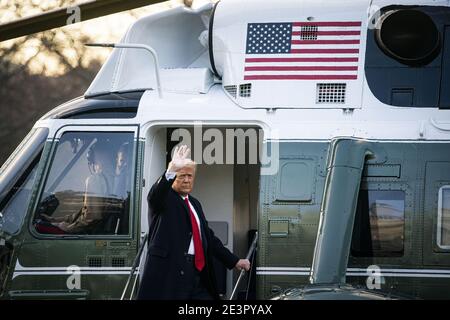 Washington, United States. 20th Jan, 2021. U.S. President Donald Trump waves as he boards Marine One on the South Lawn of the White House in Washington, DC on Wednesday, January 20, 2021. Pool photo by Al Drago/UPI Credit: UPI/Alamy Live News Stock Photo