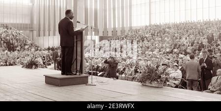 Martin Luther King speaking at the RAI Amsterdam in North Holland on August 16, 1964. Stock Photo