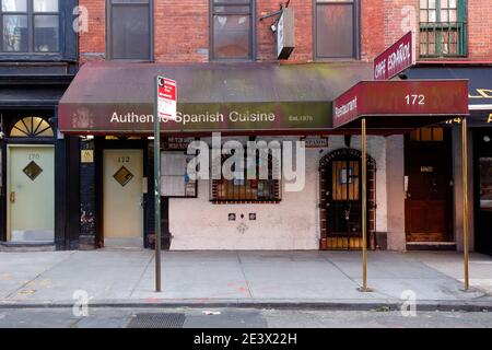 [historical storefront] Cafe Español, 172 Bleecker St, New York, NYC storefront photo of a Spanish restaurant in Manhattan's Greenwich Village. Stock Photo