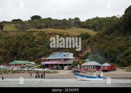 Restaurant and tourist boats, penguin colony at Bahia Punihuil, Chiloe Island, Los Lagos Region, south Chile 11th Jan 2016 Stock Photo