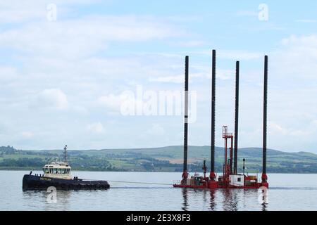 Battler, a tug operated by Greenock-based Clyde Marine Services, on towing duties with Fugro's support jack up barge Skate 3. Stock Photo