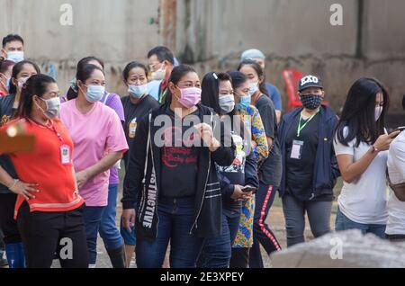 Bangkok, Thailand. 01st Jan, 2000. Migrant workers waiting for saliva-based Covid-19 test at Bangkok Fish Marketing Organization during a Covid-19 screening and testing following a new outbreak in Thailand.Thailand Health Ministry recorded a total of 12,795 infections, 71 death and 9,842 recovered since the beginning of the outbreak. Credit: SOPA Images Limited/Alamy Live News Stock Photo