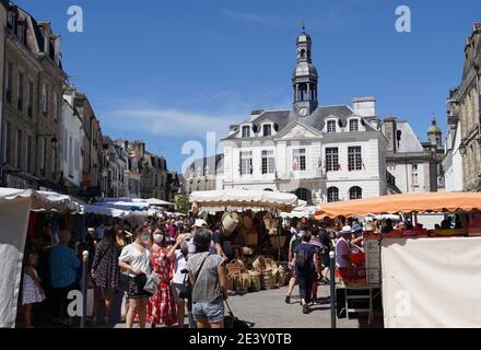 Auray (Brittany, north-western France): market day in summer in the “place de la Republique” square. In the background, the town hall with the inscrip Stock Photo